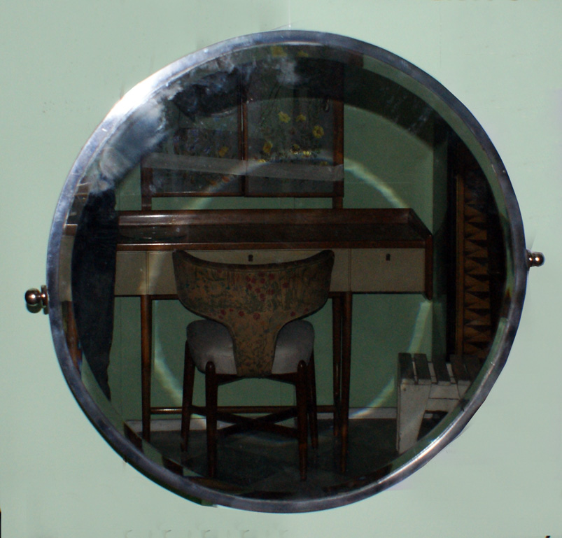 Specchio con Vintage Bordo acciaio tondo del XX Secolo Opera d'arte esemplare - Robertaebasta® Art Gallery opere d’arte esclusive.
